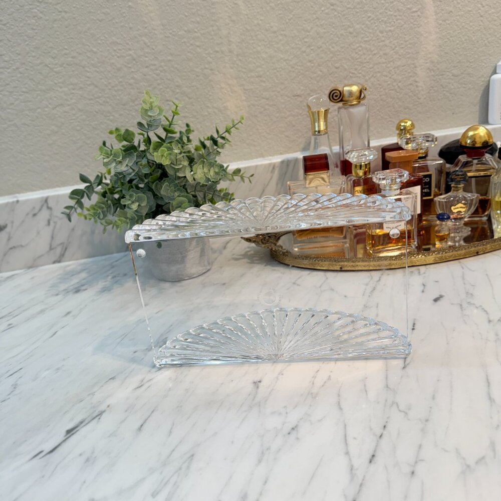 Vintage Clear Acrylic Lucite Transparent Tissue Box Holder – Footed Fan Shape, - Picture 7 of 11